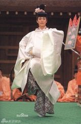 组图：天海佑希46岁生日 宝冢男角剧照大放送