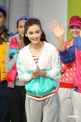 组图：Angelababy与彭于晏运动装活力十足