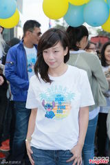 组图：林忆莲出席狗狗同乐日 陈嘉桓呼吁领养