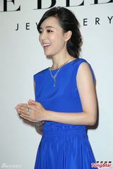 组图：张静初赴台观展 宝蓝长裙显高雅气质