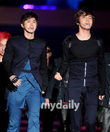 组图：东方神起少女时代等齐聚韩流演唱会