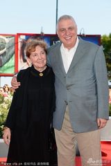 组图：《不知为知之》首映 导演携妻子亮相