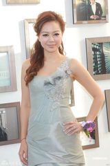 组图：港星文颂娴奉子成婚 宣布已怀孕三个月