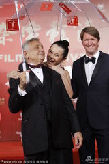 组图：上海电影节闭幕红毯评审团压轴亮相