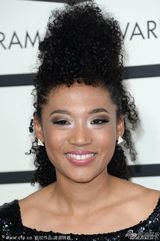 组图：朱迪丝-希尔亮相红毯 穿小短裙清纯动人