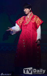 组图：SJ圭贤徐贤演绎《月亮怀抱太阳》帝妃恋