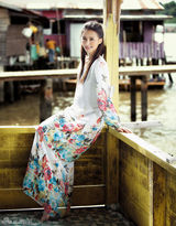 组图：张歆艺最新封面大片 展现明艳异域风情