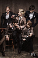 高清组图：韩团NU'EST冬季写真大秀美少年范儿