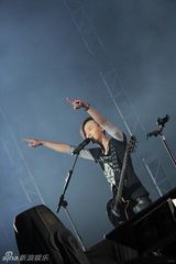 组图：黄义达十一长假不停歇 亮相三地音乐节