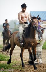 高清组图：邵兵廖凡张默加盟《让子弹飞》 姜文打造兄弟连