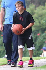 幻灯图：小贝率儿子军团打球 克鲁兹穿切尔西球衣