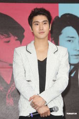 组图：SJ-M台北签唱会 兄弟情深互喂台湾小吃