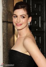 高清组图：大嘴美女安妮-海瑟薇美丽亮相