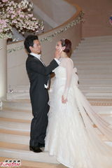 组图：叶佩雯郭伟亮浪漫大婚 陈奕迅喜当兄弟团