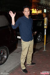 高清图：《冲上云霄2》庆功 张智霖跪吻陈法拉