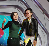 组图：周笔畅亮相青春盛典获最受欢迎女歌手