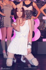 组图：UP Girls港澳写真花絮曝光 诠释潮流时尚