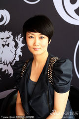 幻灯图：贾樟柯受访畅谈新片 女主角赵涛端庄显优雅