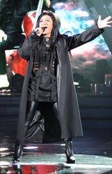 组图：百变大咖秀王祖蓝反串韦唯谢娜扮秀禾