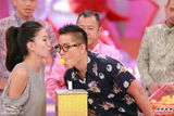 组图：郑伊健陈小春《无敌奖门人》录影玩游戏