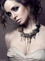 高清组图：混血美女伊丽莎-杜什库写真性感华丽