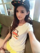 组图：女子酷似杨幂  网友直呼傻傻分不清