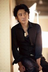 组图：吴秀波成熟写真 展现低调内敛迷人魅力