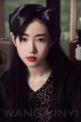 组图：张辛苑最新杂志写真 复古造型显典雅美感