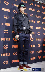 组图：Bigbang成员TOP点亮某牛仔品牌宣传活动