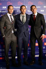 组图：《环太平洋》孪生兄弟三色西装别致