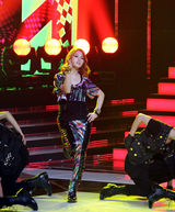 高清组图：韩人气组合KARA新专辑首唱 性感秀歌舞