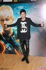 组图：周杰伦香港演唱会落幕 陈奕迅台上力挺