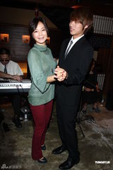 组图：阿雅卖旧衣做公益 自曝远距离恋爱进行时