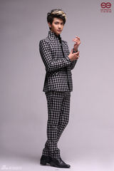 组图：至上励合金恩圣演绎经典棋盘格显潮范