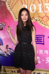 组图：《等风来》倪妮演装女 冯绍峰包场支持