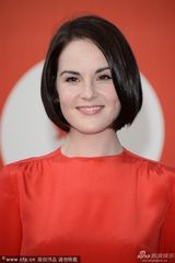 组图：《女人心事》首映 穆里根黑超遮面