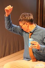 组图：《绝不付帐》疯狂喜剧 万芳华少首演夫妻