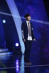 组图：EXO助阵湖北春晚录制 鹿晗领衔校服秀