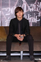 组图：东方神起帅气亮相台湾 昌珉大赞林志玲漂亮