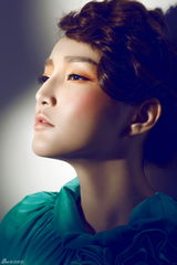 组图：周泓拍复古写真 似水年华演绎胶片纯美