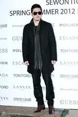 组图：张赫南圭丽等韩星为眼镜新品发布会站台