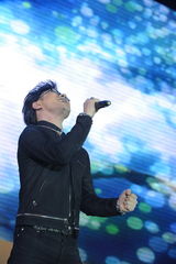 高清组图：2011微博之夜 汪峰《春天里》压轴