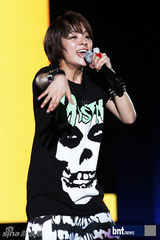 组图：韩团f(x)EXO-M等亮相上海K-POP音乐演唱会