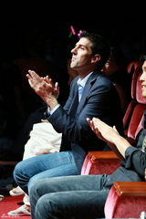 组图：梁咏琪台北演唱会 热吻许茹芸老公献花