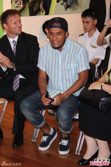 组图：张震岳发新辑个性豪放：不喜欢的别买