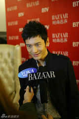 高清图：时尚芭莎助阵北京台春晚 黄晓明造型出位 