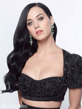 组图：凯蒂佩里性感登封面 镂空爆乳装上围丰满