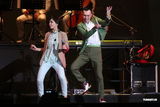 组图：苏打绿小巨蛋激情开唱 Ella现身上台秀舞姿