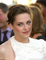 幻灯图：暮光3首映星光璀璨 帕丁森与粉丝玩合影  