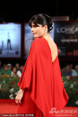 组图：《黑马》首映 布莱尔带初生儿子走红毯